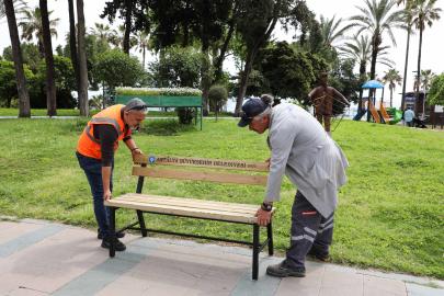 EMEKLE ÜRETİLEN KENT MOBİLYALARI ŞEHRE DEĞER KATIYOR
