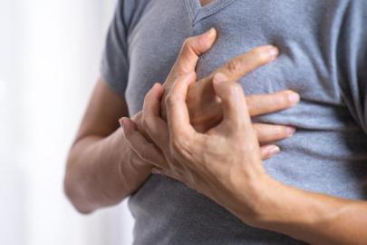 KALP KRİZİ ÖNCEDEN SİNYAL VERİYOR: BU BELİRTİLERİ GÖZ ARDI ETMEYİN