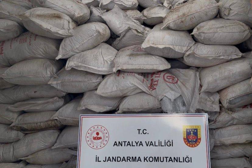 KEPEZ’DE 65 MİLYONLUK KAÇAK ÜRETİM AĞI ÇÖKERTİLDİ