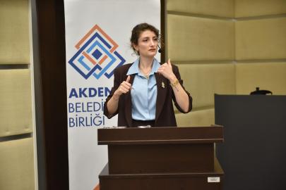 KEPEZ’DE DİPLOMATİK İLETİŞİM EĞİTİMİYLE KURUMSAL DİL GÜÇLENİYOR