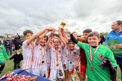 KEPEZ’DE MİNİK ŞAMPİYONLAR SAHNEDE