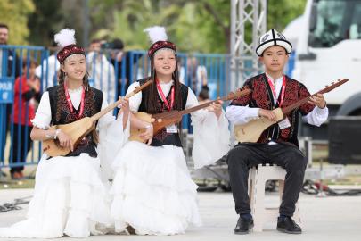 RENKLERLE DOLU ÇOCUK ŞÖLENİ