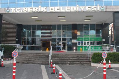 SERİK BELEDİYESİ’NE SİLAHLI SALDIRI: ŞÜPHELİ YAKALANDI