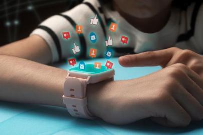 SOSYAL MEDYAYA 15 YAŞ BARİYERİ