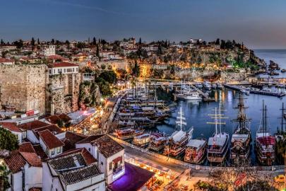 TÜRKİYE’NİN TURİZM GELİRİ İLK ÇEYREKTE 9,8 MİLYAR DOLARA YÜKSELDİ