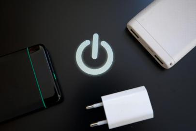 UÇAKLARDA POWERBANK KULLANIMINA YENİ DÜZENLEME