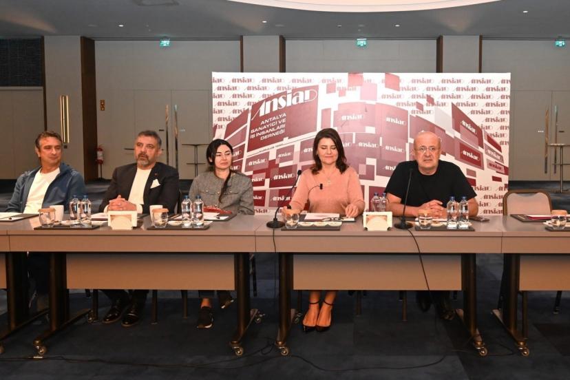 UZUN VE SAĞLIKLI YAŞAMIN BİLİMİ ANTALYA’DA MASAYA YATIRILDI