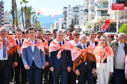 YÖRÜK GÖÇÜYLE BAŞLAYAN FESTİVALDE KÜLTÜR VE TOPRAK BULUŞTU