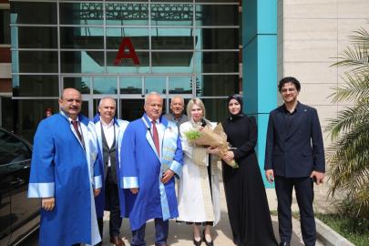 AKDENİZ ÜNİVERSİTESİ’NDE MEZUNİYET COŞKUSU BAŞLADI