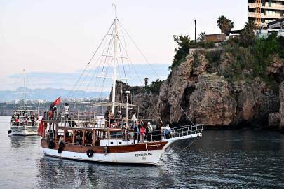 AKDENİZ’DE HIDIRELLEZ GELENEĞİ: DİLEKLER DENİZLE BULUŞTU