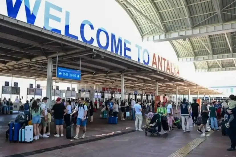 ANTALYA HAVALİMANI TURİZM TRAFİĞİNDE ZİRVEYE OTURDU