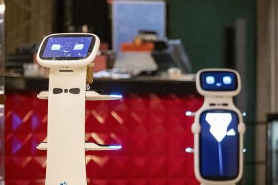 ANTALYA’DA OTELCİLİKTE YENİ DÖNEM: ROBOTLAR GÖREVE BAŞLADI