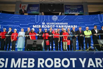 ANTALYA’DA ROBOTLAR YARIŞTI, GELECEK SAHNEYE ÇIKTI