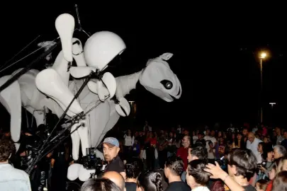 ANTALYA’DA TİYATRO FESTİVALİ RENKLİ KORTEJLE BAŞLADI