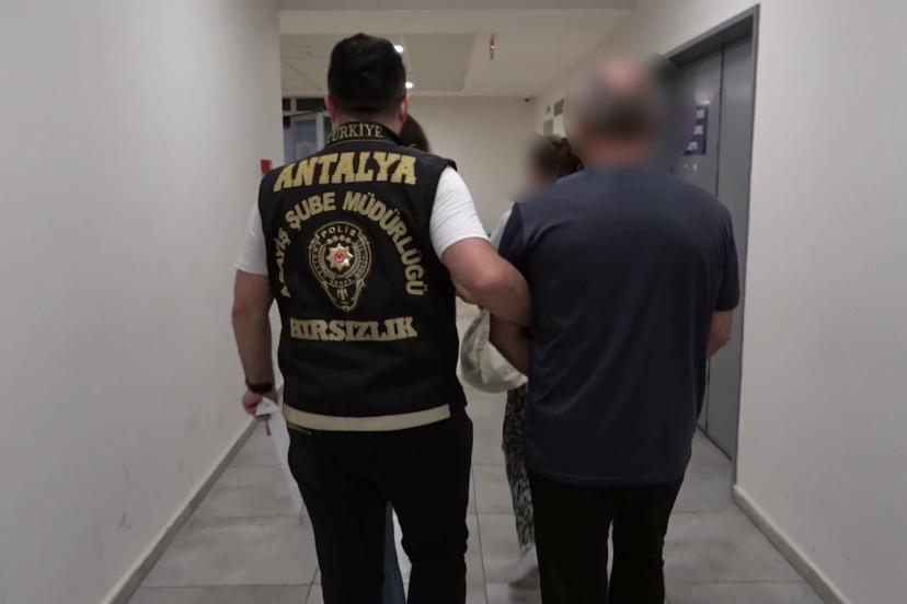 ANTALYA’DA YANKESİCİLİK VE HIRSIZLIK ŞÜPHELİLERİ TUTUKLANDI