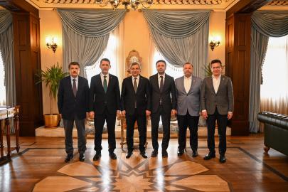 ANTALYA’DA YATIRIM VE PROJE GÜNDEMİ VALİLİKTE DEĞERLENDİRİLDİ