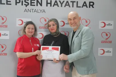 DEPREMZEDE KADINLAR ANTALYA’DA ŞEFLERLE BULUŞTU