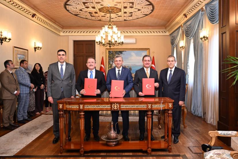 ELMALI’DA SAĞLIK YATIRIMI: AİLE SAĞLIĞI MERKEZİ VE KETEM İÇİN İMZALAR ATILDI