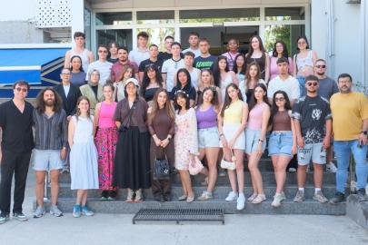 ERASMUS GENÇLERİ KEMER’DE ÇEVRE İÇİN EL ELE VERDİ