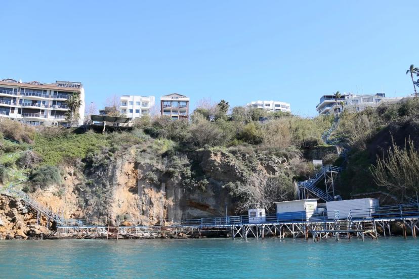 FALEZLERDE KAÇAK YAPILARA YIKIM KARARI