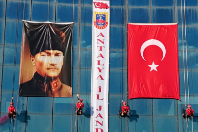 JAK TİMİNDEN 64 METREDE NEFES KESEN 19 MAYIS GÖSTERİSİ