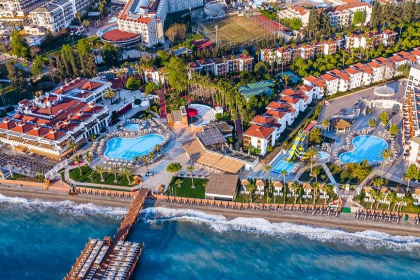 KEMER’DE TURİZMDE YENİ DÖNEM CORENDON HYDROS CLUB AÇILDI