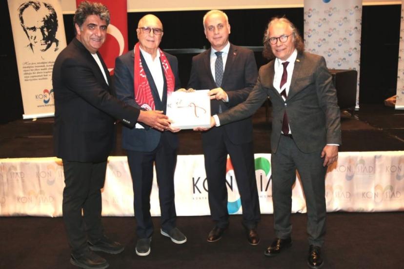 KONYASİAD TOPLANTISINDA HASAN SUBAŞI’NA VEFA PLAKETİ
