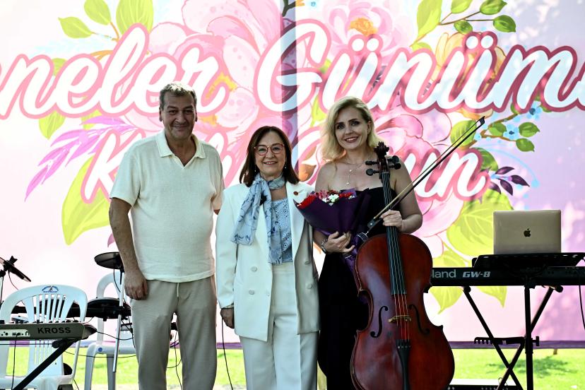 MURATPAŞA’DA ANNELER GÜNÜ’NE RENKLİ KUTLAMA