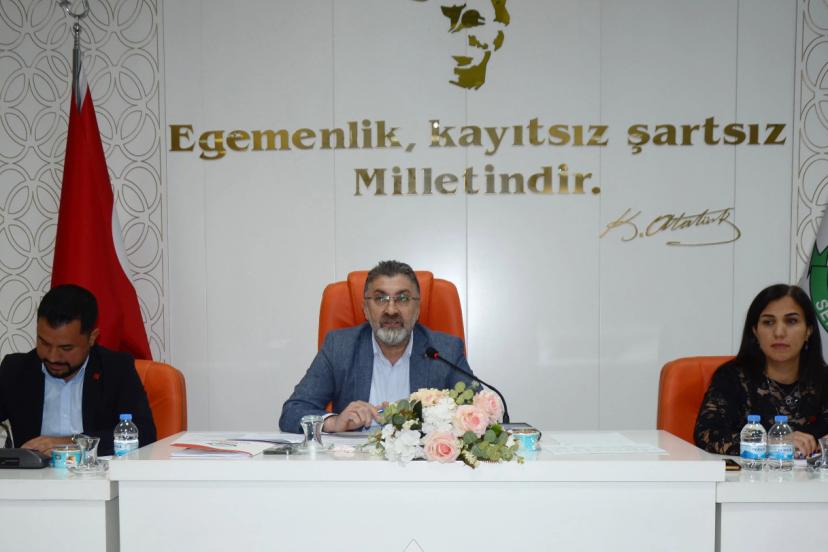 SERİK MECLİSİNDE KRİZ: GÜNDEM TARTIŞMASI SALONU BOŞALTTI