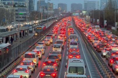 TRAFİKTEKİ ARAÇ SAYISI 34 MİLYONU GEÇTİ