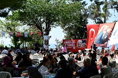 VATAN SAĞ OLSUN DİYEN ANNELERE ANLAMLI BULUŞMA