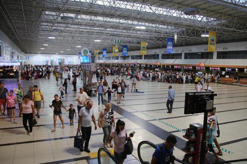 ANTALYA HAVALİMANI’NDA TURİZM TRAFİĞİ ARTTI