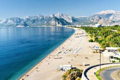 ANTALYA'DA DENİZ SUYU 27,8 DERECEYE ULAŞTI