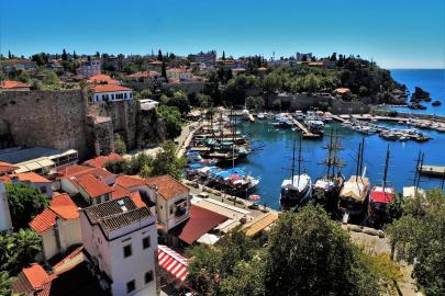 ANTALYA’DA TURİSTLERİN GÖZDESİ KALEİÇİ OLDU