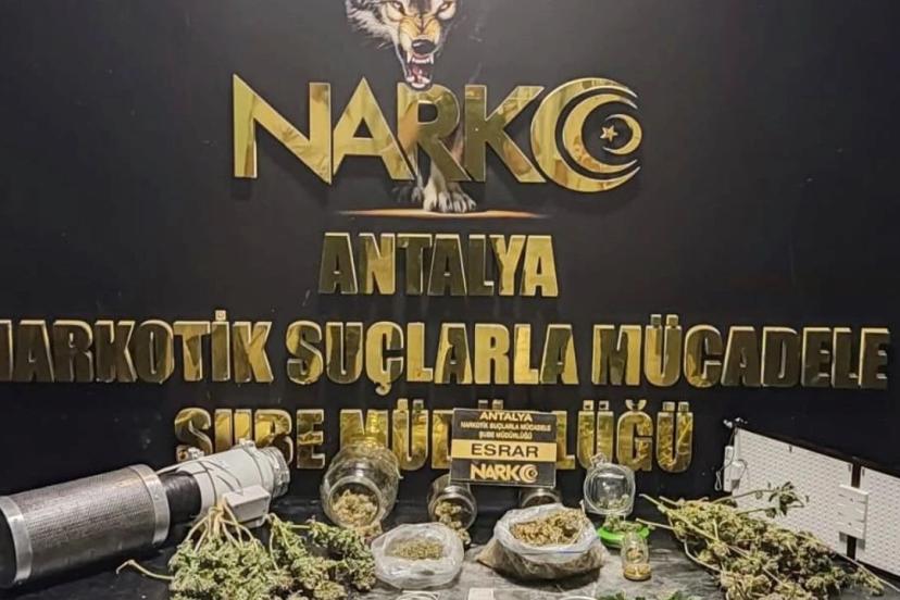 DÖŞEMEALTI’NDA UYUŞTURUCU OPERASYONU: 34 KİLO SKUNK ELE GEÇİRİLDİ