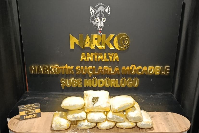 KARGODAN UYUŞTURUCU ÇIKTI