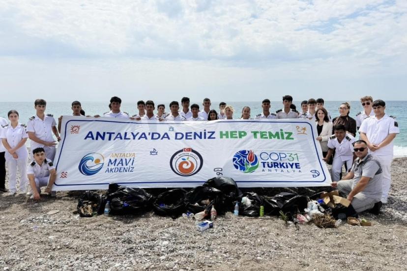 KONYAALTI SAHİLİNDE MAVİ AKDENİZ SEFERBERLİĞİ