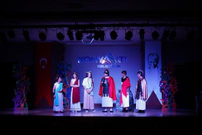 KONYAALTI’NDA  “BİR YAZ GECESİ RÜYASI” SAHNELENDİ