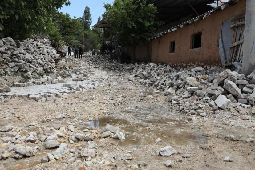 KORKUTELİ’NDE SEL SONRASI SAHADA YOĞUN MESAİ