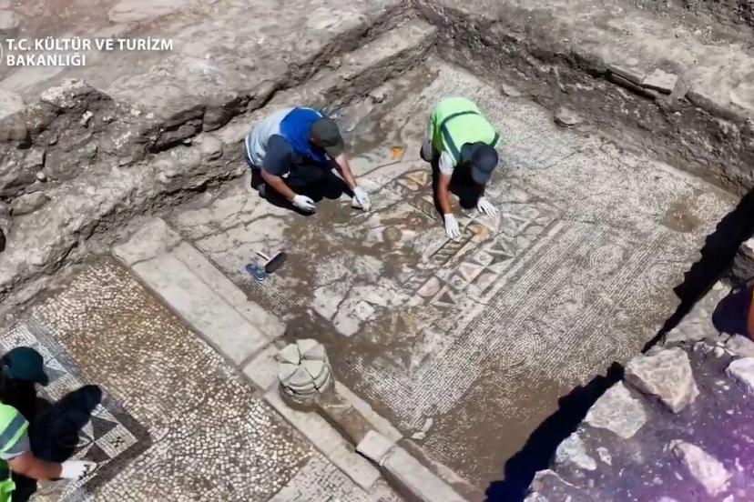 ROMA DÖNEMİNE IŞIK TUTAN “GENÇ EURYMEDON” MOZAIĞİ GÜN YÜZÜNE ÇIKARILDI