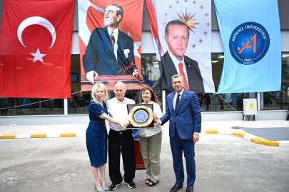 SAĞLIĞA HAYIRSEVER DESTEĞİ