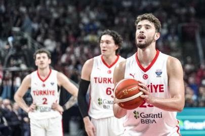 12 DEV ADAM'DAN NAMAĞLUP HEDEFİ