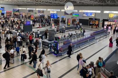 927 MİLYON AVROLUK HAVALİMANINDA ULAŞIM VE HİZMET TARTIŞMASI