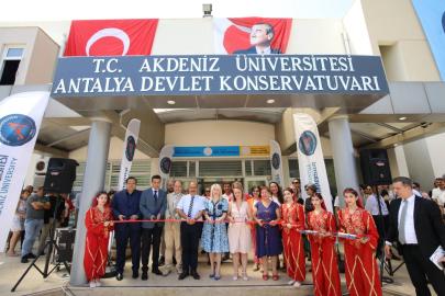 AKDENİZ ÜNİVERSİTESİ'NDE EĞİTİM VE TEKNOLOJİDE BÜYÜK DÖNÜŞÜM