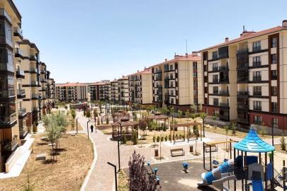 ANTALYA'DA BARINMA ALARMI: SOSYAL KONUT ÇAĞRISI BÜYÜYOR