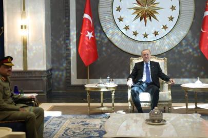ERDOĞAN'DAN PAKİSTAN KOMUTANINA KABUL