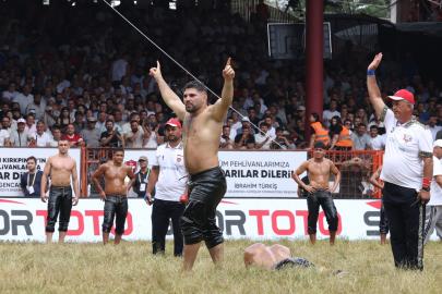 ERKAN TAŞ AYBASTI'NIN BAŞPEHLİVANI OLDU