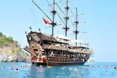 KEMER'DE DENİZİN EN RENKLİ SEZONU BAŞLADI