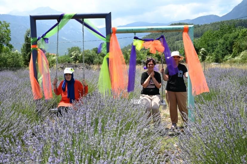 KEMER'DE MOR TURİZM SEZONU BAŞLIYOR