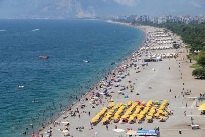 NEM BUNALTTI, ANTALYA SAHİLLERİNE AKIN BAŞLADI